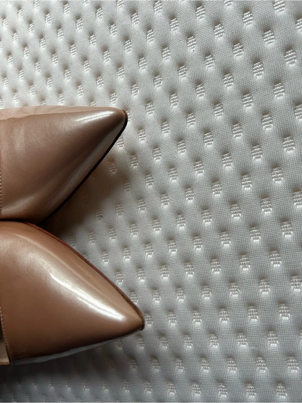 Manolo Blahnik BB Patent 105 Beige Nude Pointed Toe Pumps IT 38 US 8